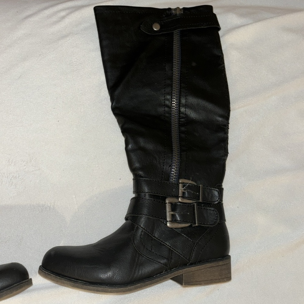 Steve Madden “Madden Girl” leather double buckle boots black size 7 great cond.